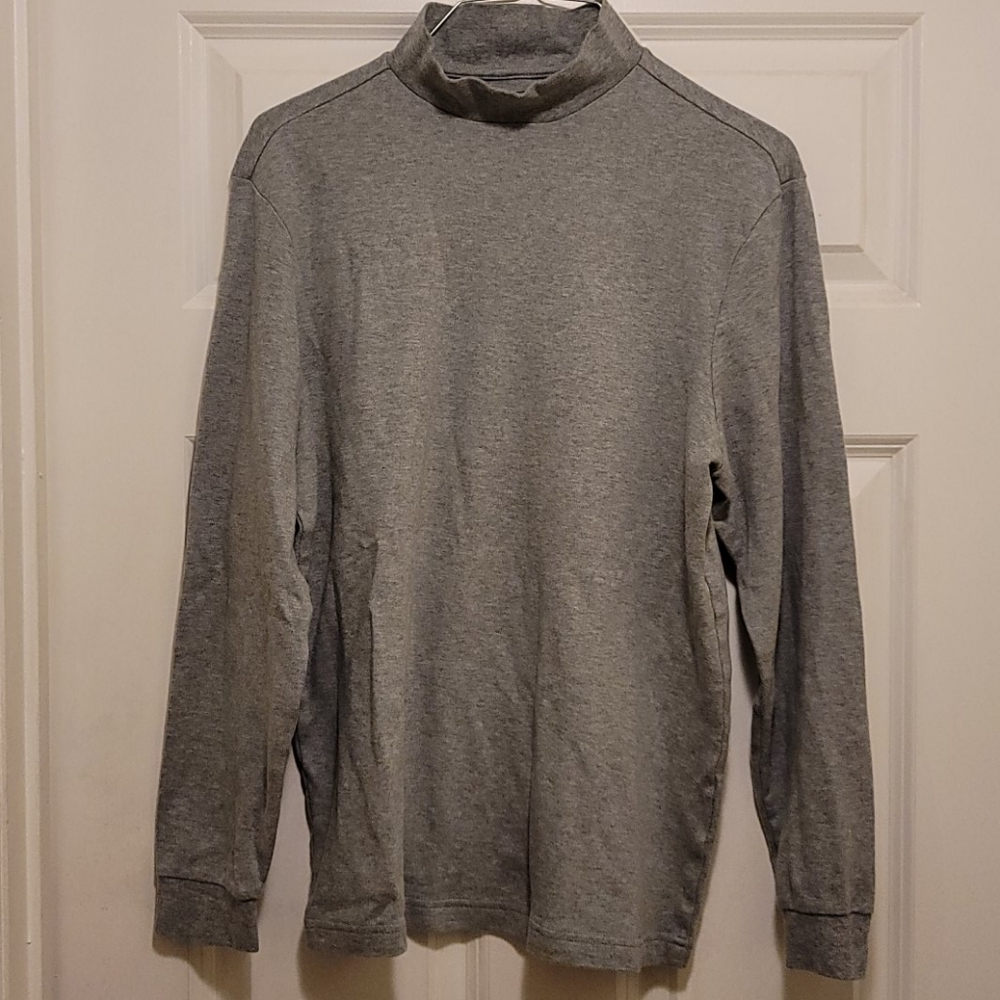 Gray long sleeve mock turtleneck tee